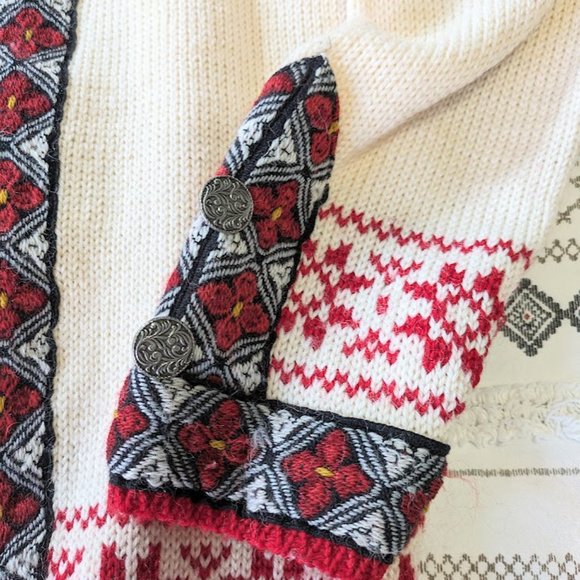 Vintage Dale of Norway Wool Sweater with Silver Clasps - Size M - Picture 7 of 7